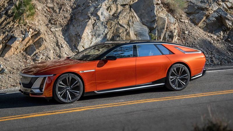 Obwohl der Celestiq die bislang flachste Limousine der Marke ist, sind die Akkus in ihrem Boden teilweise doppelt gepackt. (Bild: Cadillac)