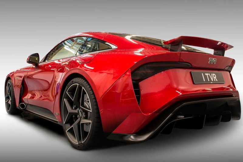 Zum Aero-Design des TVR Griffith gehört ein stehender Heckflügel. (TVR)
