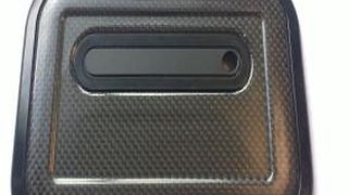 Leichtbauteil aus Organoblech und angespritzten Funktionselementen. Das Umformen des Organoblechs und das Hinterspritzen fanden in einer Spritzgießform mit Induktionsheizung statt. (Bild: Roctool)