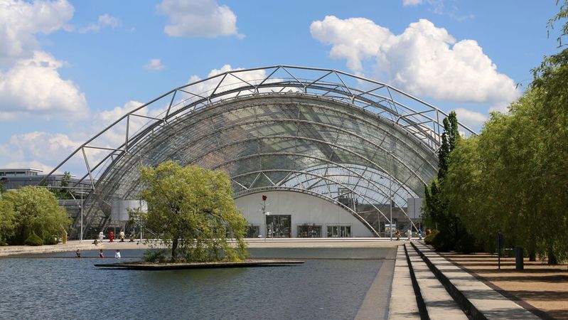 Einlass über die Glashalle der Leipziger Messe. (Bild: ©  Marcel Schauer – stock.adobe.com)