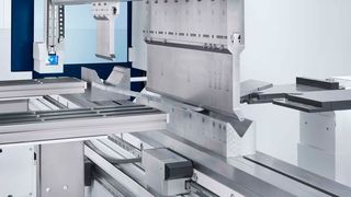 Will man schwere Werkstücke exakt biegen, können für die neue Trubend-Serie-8000 von Trumpf auch sogenannte „Heavy Duty“-Optionen beschafft werden, um hohen Kräften entgegenwirken zu können. (Bild: Trumpf)