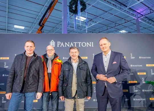 Richtfest im größten deutschen Panattoni-Park bei Berlin! Von links: Jürgen Wilscher (Panattoni), Andreas Czekalla (Deutsche Post DHL Real Estate Deutschland GmbH), Klaus Rocher (Bürgermeister Gemeinde Rangsdorf) und Marcel Merten (Mounting Systems GmbH).(Bild:  Panattoni)