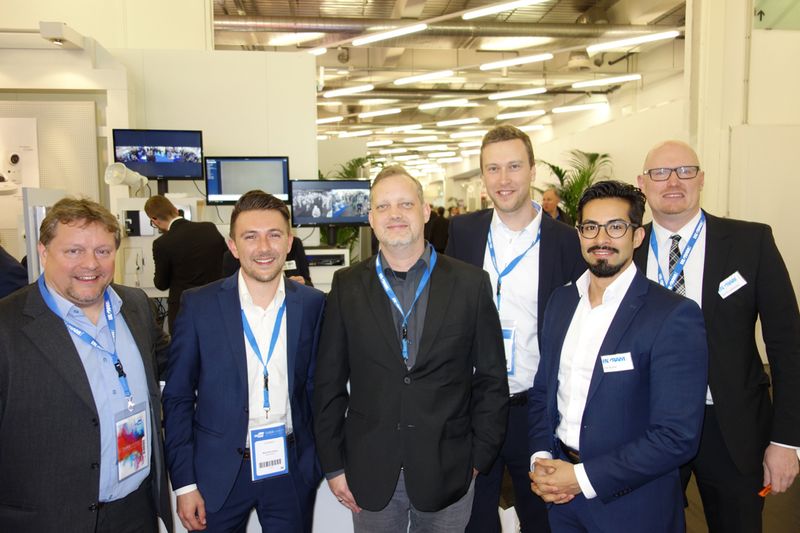 (v. l.) Twan Faessen, Maximilian Busse, Ingram Micro, Christian Sommer, Pieper, Christian Zens, Erik Mosler und Ulrich Leibbrand, Ingram Micro (Bild: IT-BUSINESS)