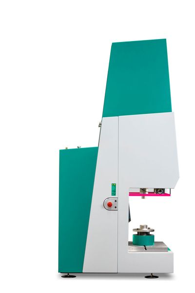 Die Flexpress Compakt ist die erste TOX-Standardpresse bei der der Schaltschrank in das Pressengehäuse integriert ist, um den Platzbedarf zu minimieren. (Bild: TOX Pressotechnik)