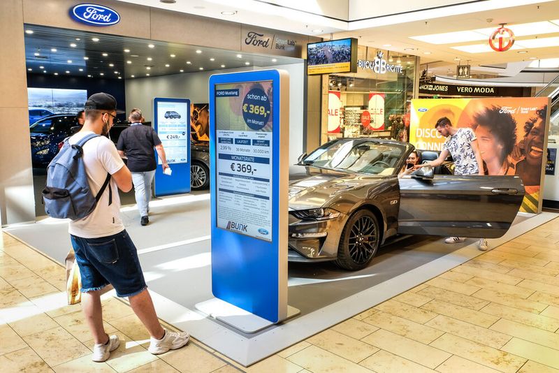 Der Laden, der während der einjährigen Pilotphase von Ford und dem Autohaus Bunk betrieben wird, ist rund 100 Quadratmeter groß. (Bild: Ford)