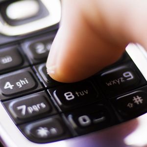 Der Timetracker von motec-data ermöglicht das An- und Abmelden der Mitarbeiter via Handy. In der einfachsten Form reicht dazu eine kurze SMS und ein der Absendernummer zugeordneter Zeitstempel wird erfasst. 