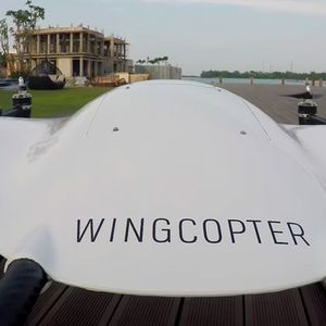 Wingcopter 178 der TU Darmstadt: Die Hybriddrohne eint das vertikale Starten und Landen einer Drohne gepaart mit den größeren Reichweiten eines Flugzeugs(Bild:  TU Darmstadt)