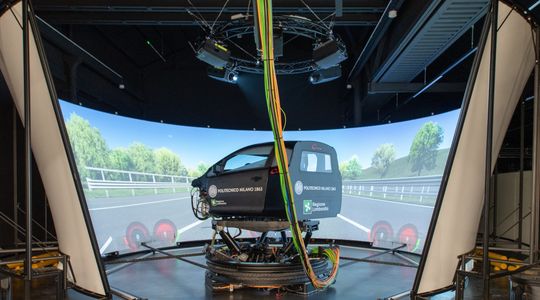 Die Politechnische Universität Mailand betreibt einen dynamischen Fahrsimulator – eine gemeinsame Entwicklung der Uni und des Unternehmens VI Grade.(Bild:  Uccello et al., IEEE OJITS 2026)