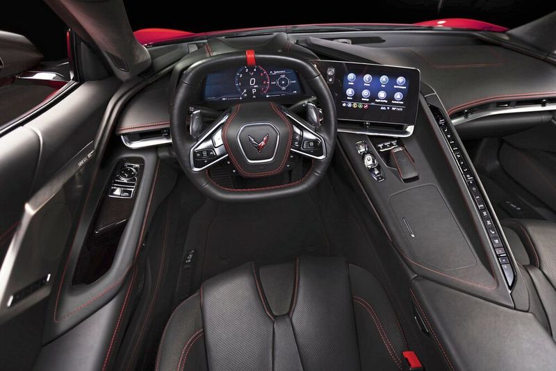 Im Cockpit der Corvette C8 haben analoge Instrumente ausgedient. (Chevrolet)