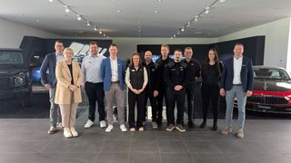 Das Team von Beresa beziehungsweise Auto DM kann stolz sein – es hat den vielen erfolgreichen Bewerbungen der Handelsgruppe aus Münster ein weiteres Kapitel hinzugefügt. (Bild: Rosenow – VCG)