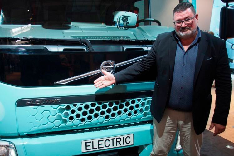 Peter Prijak, Verkaufsleiter Volvo Trucks, sieht den Einsatz von Elektro-Lkw derzeit nur im innerstädtischen Bereich. (Stephan Richter)