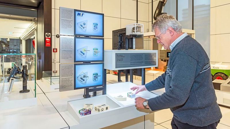 Ein Demonstrator zeigt die Möglichkeiten der industriellen Bildverarbeitung für Roboter.(Bild:  Hubert Czech, Deutsches Museum)