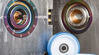 Bei der Fertigung der Radneuheit Poths von Blickle sorgt das mit Balinit Croma Plus beschichtete Spritzgusswerkzeug unter anderem für weniger Belagbildung und Ausschuss sowie längere Wartungsintervalle. (Oerlikon Balzers)