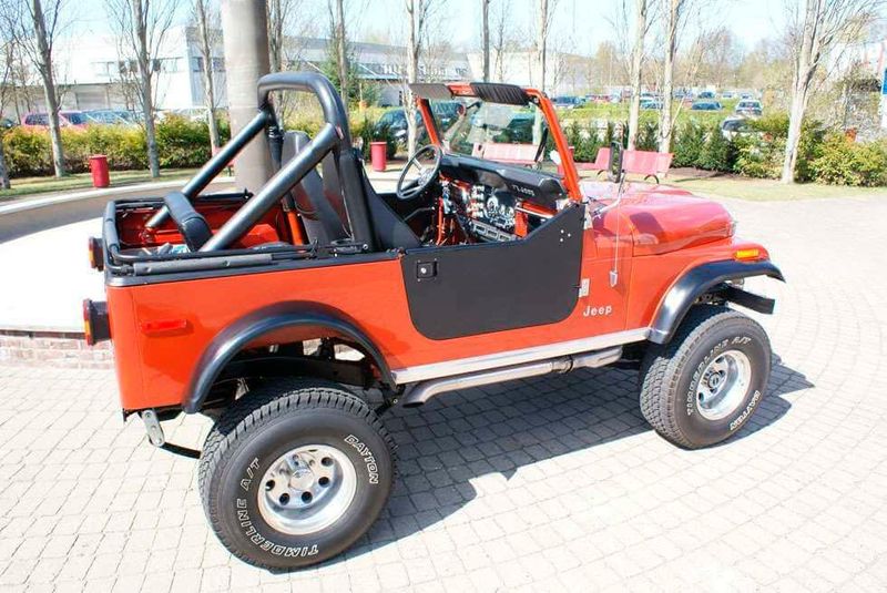 Gibt's auch gerade bei tchibo.de: Einen 1984er Jeep CJ7 für 45.000 Euro. (Tchibo)