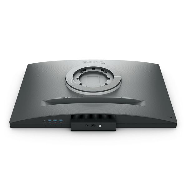 Zu den Anschlüssen des RD280U zählt USB-C. Im Ring um die Halterung für Standfuß oder Monitorarm sitzen die LEDs für das MoonHalo-Hintergrundlicht.  (Bild: Benq)