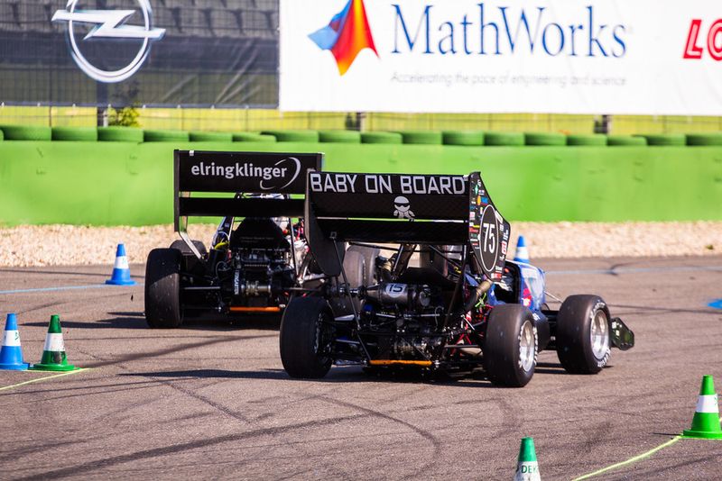 Bereits seit 10 Jahren kämpfen Studententeams aus aller Welt am Hockenheimring bei Formula Student Germany mit ihren selbstkonstruierten Rennboliden um den Sieg. (Formula Student Germany/ Botzkowski)