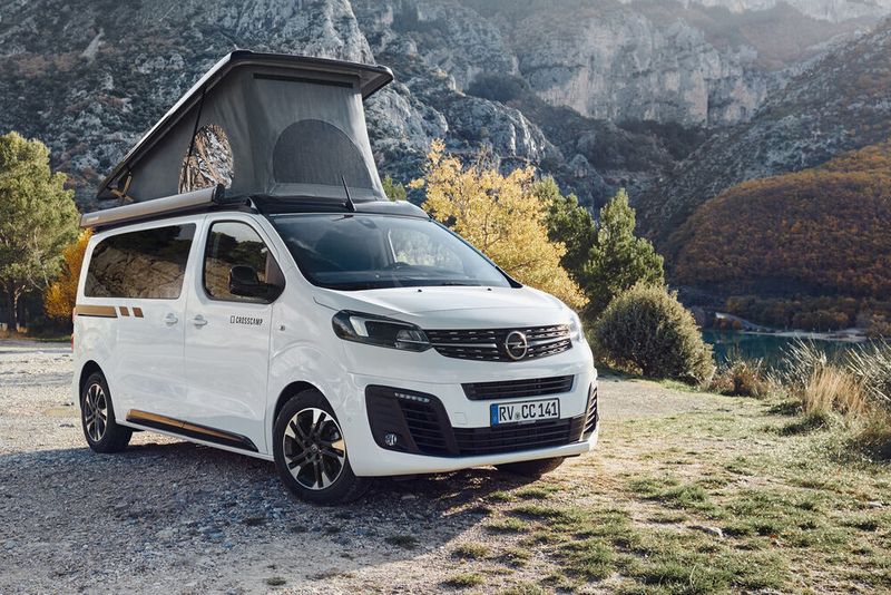 Entscheidend für die Freizeitmobilisten: das Aufstelldach. (Crosscamp)