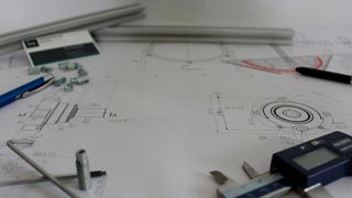 Das ISO GPS-Normensystem ist eine weltweit einheitliche geometrische Sprache zur eindeutigen Beschreibung von Produktmerkmalen, die bei richtiger Anwendung Zeit und Kosten über den kompletten Produktlebenszyklus spart. (Bild: frei lizenziert)