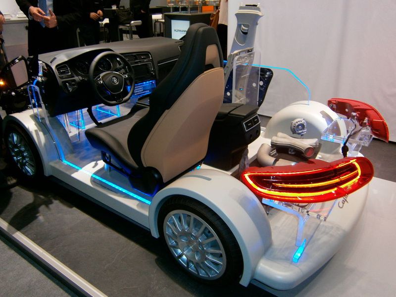 Impressionen von der formnext 2015 - powered by tct...bereits am ersten Tag bevölkerten ettliche Besucher die Halle 3.1 in Frankfurts Messeareal. (Bild: Königsreuther)