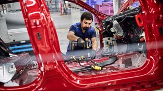 BMW hat nach eigenen Angaben im Werk Regensburg im Jahr 2025 die bislang meisten Autos gebaut. (Bild: Rainer Haeckl)