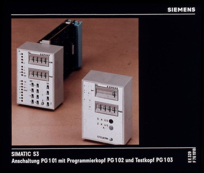 Simatic S3 mit Programmierkopf PG 102 und Testkopf PG 103. (Siemens)