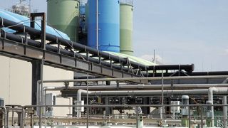 Zur anaeroben Reinigungsstufe der Abwasserreinigungsanlage in Wiesbaden gehören neue Anaerobreaktoren, in denen sich Klärgas bildet. Dosierpumpen sorgen hier für die Stabilisierung des pH-Wertes.  (Bild: Bilder: Lutz-Jesco)