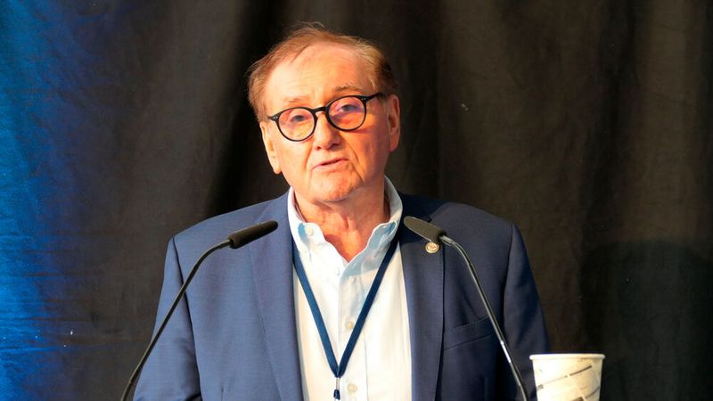 AIRC-Präsident und ZKF-Vizepräsident Detlev Thedens hielt eine begeisternde Laudatio auf das Handwerk des Karosseriebaus. (Bild: Wenz | VCG)