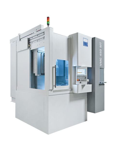 Die vertikale Drehmaschine VMC 450 MT von Emag: Für die Fertigung unterschiedlicher Werkstücke entwickeln die Spezialisten jeweils passgenaue Fertigungsszenarien – von der handbeladenen Einzelmaschine bis zur „FLEXline“ mit mehreren verketteten Anlagen. (Emag)
