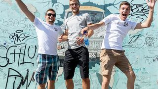 CSI-Mitarbeiter feiern den 1. Platz im Arbeitergeber-Ranking der Automobilbranche in Deutschland. (CSI)