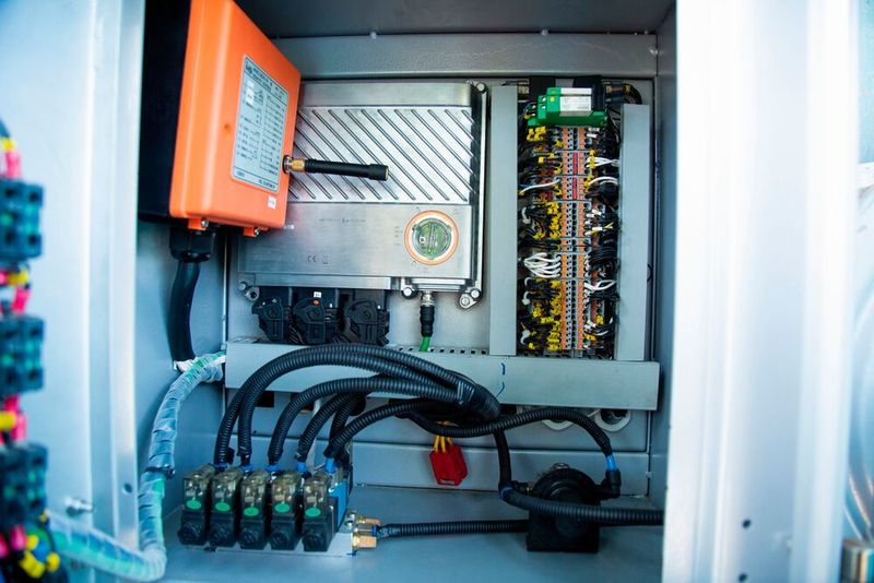 Die X90-Steuerung von B&R wird direkt in den Reinigungsfahrzeugen montiert und über die Autobatterie mit Strom versorgt. (B&R)