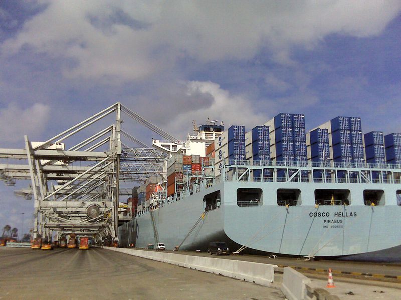 Der Hafen Rotterdam ist (nach Shanghai und Singapur) der drittgrößte Seehafen der Welt[1] und der mit Abstand größte Tiefseehafen Europas (Bild. Höltkemeier)
