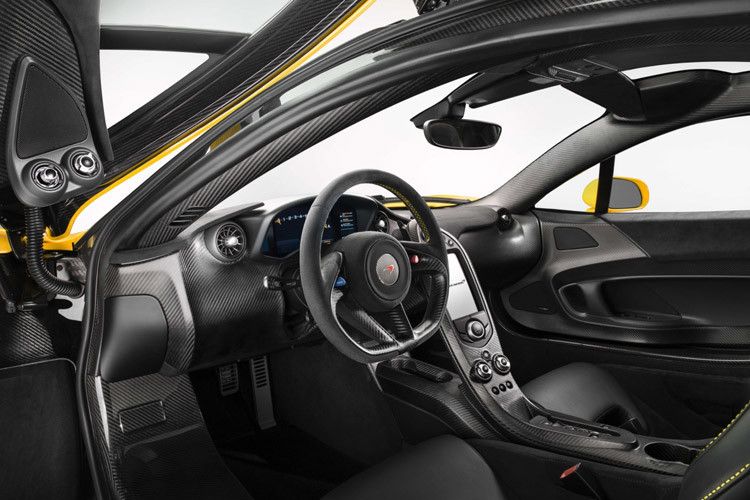 Die Fahrleistungen gehen auch auf das Konto des Leichtbau-Konzepts beim P1. Auch im Innenraum: Karbon soweit das Auge reicht. (Foto: McLaren)