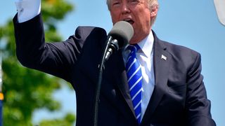 US-Präsident Donald Trump hat in einer Anordungsverfügung an die jeweiligen Bundesbehörden die Forschung an und die Ausbildung im Umgang mit KI zur obersten Priorität erhoben. (gemeinfrei)