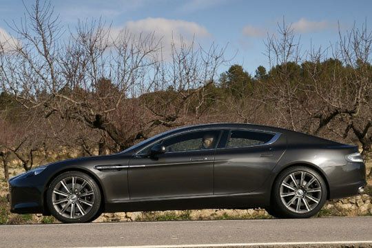 Die Konkurrenten der neuen Fließheck-Limo von Aston Martin: Porsche Panamera, Mercedes CLS und Maserati Quattroporte. (Archiv: Vogel Business Media)
