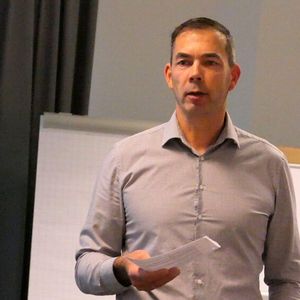 Marko Schrödter, Geschäftsführer Fahrzeugbau Parketin, berichtete vom Ausschuss „Karosserie- und Fahrzeugbau“.(Bild:  Wenz - VCG)