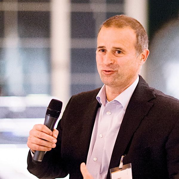Christof Stürm glaubt, dass die Produktivitätsvorteile der Schweiz nicht ausreichen, um global wettbewerbsfähig zu sein. Verlagerung der Produktion in Länder mit tiefen Personalkosten seien nötig. (Bild: Inova)
