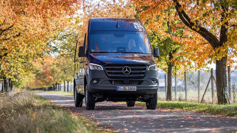 Frühestens Ende 2026, wahrscheinlich eher 2027, rollt die nächste Sprinter-Generation auf einer neuen Van-Architektur auf den Markt.(Bild:  Mercedes-Benz)