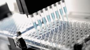 Escon 2 kommt überall dort zum Einsatz, wo höchste Dynamik und Präzision gefragt sind – etwa in Anlagen zur Laborautomation. (Bild: DavidBGray/maxon)