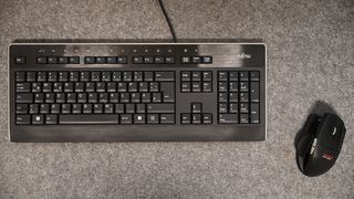 schreibtisch (Langer EMV-Technik GmbH)