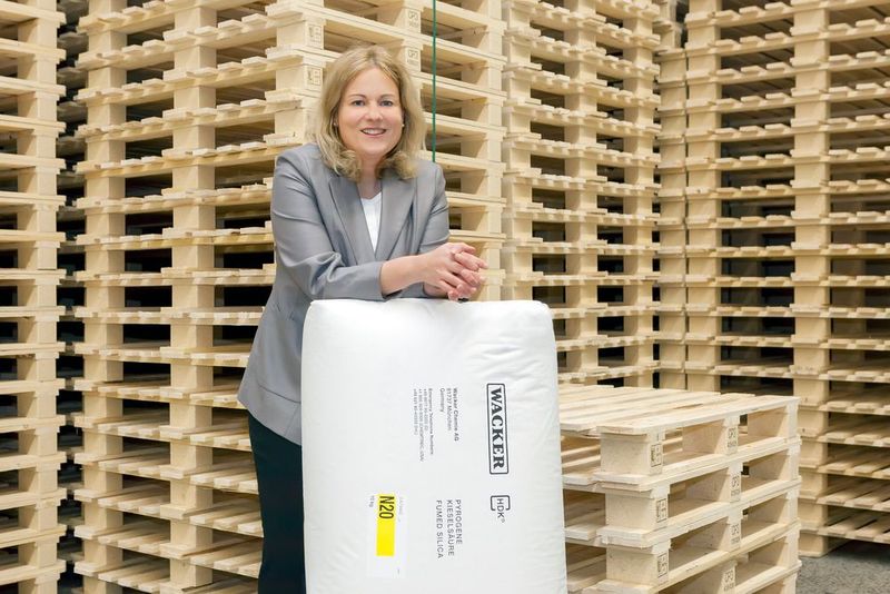 Leitet das HDK-Geschäft des Chemiekonzerns WACKER in Europa, dem Nahen und Mittleren Osten sowie in Indien: Maria-Anna Biebl. (Bild: Wacker Chemie AG)