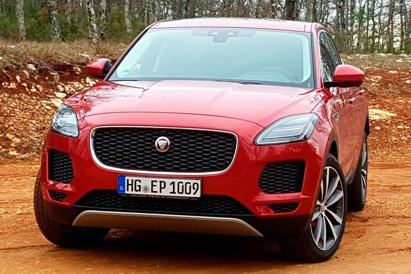 Die Front des E-Pace lehnt sich stark an den F-Pace an. (Mauritz/»kfz-betrieb«)