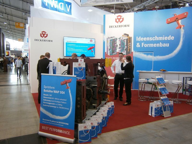 Und ab hier erleben Sie immer wieder, was es sonst noch so auf der Premiere der Moulding Expo zu erleben gab. Mit dabei sind ein Trabi, ein BMW i8, diverser Boliden der Formula Student, ein Rennsimulator, Bauteile, Werkzeugmaschinen und vieles Mehr...die Moulding Expo hat gemäß den Aussagen der Initiatoren ihr Versprechen erfüllt, der Branche eine neue, optimierte Präsentationsplattform zu bieten. (Bild: Königsreuther)