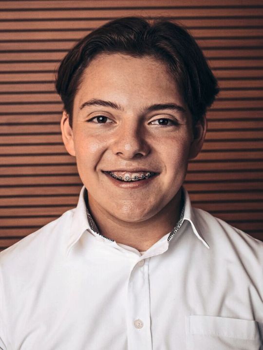 11 Monate erstritt Samuel Pemsel seine uneingeschränkte Geschäftsfähigkeit vor Gericht. Heute, zwei Jahre später, berät der 17-Jährige KMU dazu, wie sie Nachwuchskräfte aus der Generation Z gewinnen können.(Bild:  Hendrik Jelen)