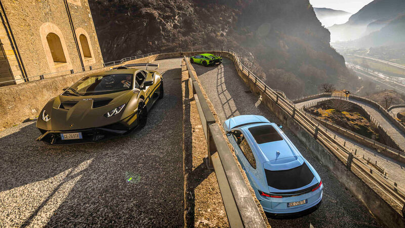 Der mattgrüne Huracan STO bereitet viel Spaß auf kurvigen Bergstraßen, wirklich alltagstauglich ist er nicht. (Lamborghini)