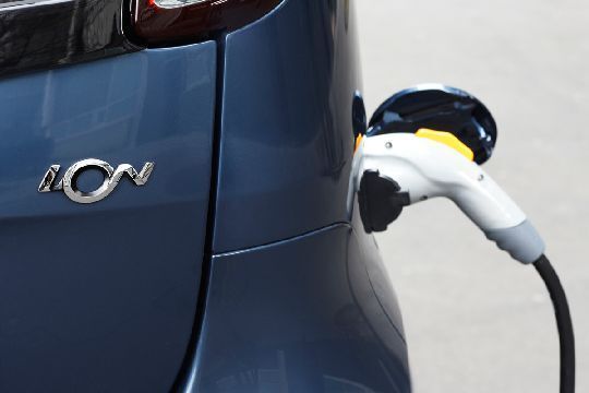 Ende 2010 kommt Peugeots E-Auto ion zu den Händlern - und wird ins Mietkonzept integriert. (Archiv: Vogel Business Media)