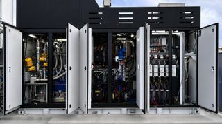 Das integrierte Cryopump-Modul von Bosch Rexroth fasst zentrale Pump-, Hydraulik- und Steuerungsfunktionen in einer Einheit zusammen.  (Bild: Bosch Rexroth)