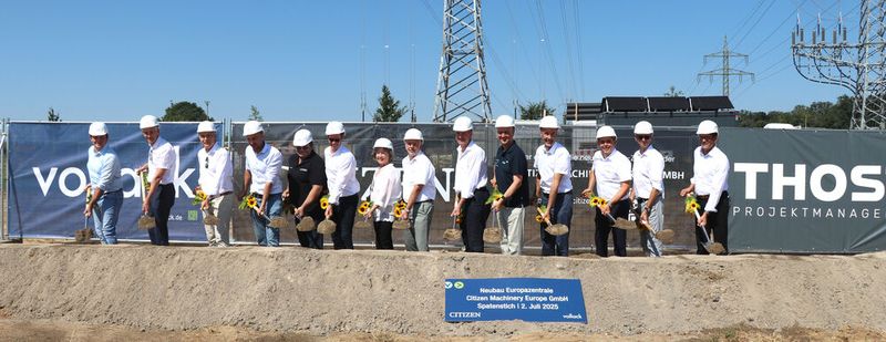 Der Spatenstich zur neuen Europazentrale der Citizen Machinery Europe GmbH. Fertigstellung des Projekts soll Ende 2026 sein.* (Bild:  Citizen Machinery Europe)