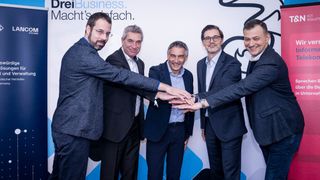 Drei, Lancom Systems und T&N kooperieren: (v.l.) Michael Grübl, Head of Enterprise Solutions bei Drei, Andreas Reiter, Sales Manager Ostösterreich bei Lancom Systems, Christian Kohl, Bereichsleiter für Geschäftskunden bei Drei, Patrik Schuster, Country Manager Österreich bei T&N und Stefan Sennebogen, Head of Enterprise Sales bei Drei. (Bild: Barbara Wirl)