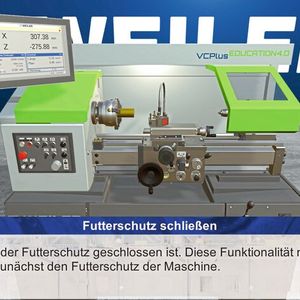 Übungen an der realen Maschine oder an ihrem digitalen Zwilling: Bei der Aufgabe „Schließe den Futterschutz“ bewegt der Lernende entweder manuell den Futterschutz an der Maschine oder er klickt in der 3D-Anwendung den virtuellen Futterschutz an. Hat er das richtig gemacht, bekommt er eine Bestätigung.(Bild:  Weiler)