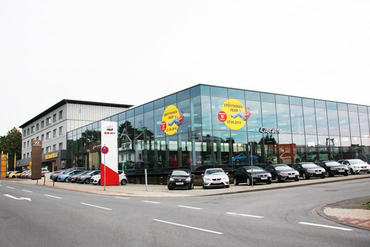 Jede Marke hat am Gieraths-Stammsitz ihren eigenen Bereich mit Eingang.  (Foto: Gieraths)